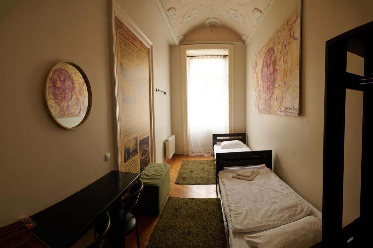 Old City Hotel Лвив Екстериор снимка