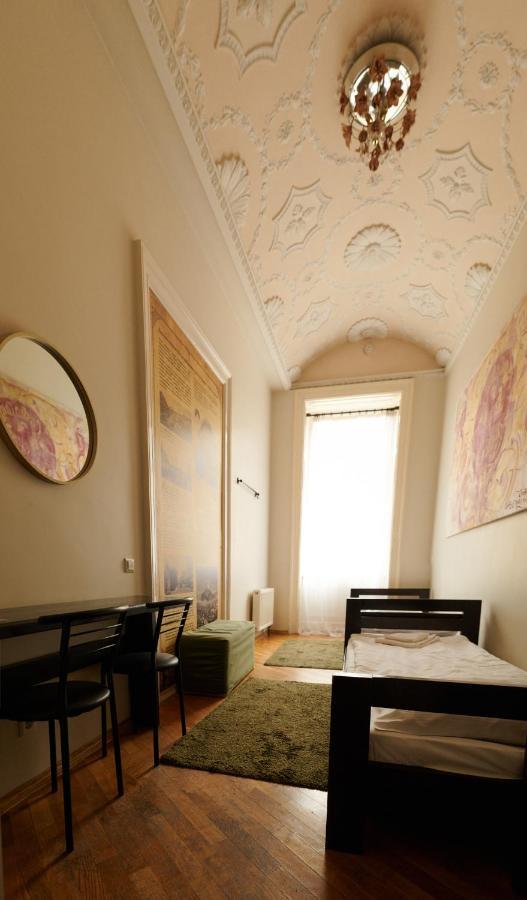Old City Hotel Лвив Екстериор снимка